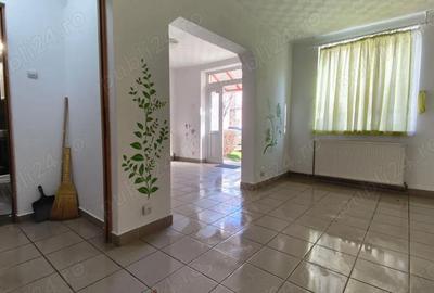 Spațiu comercial, de 32 mp, în Dacia - 3