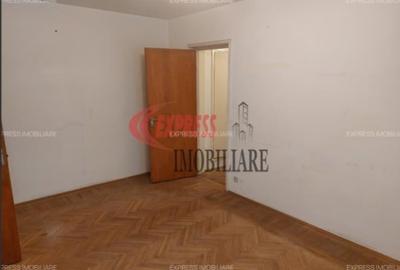 Apartament cu 3 camere semidecomandat în Costin Georgian