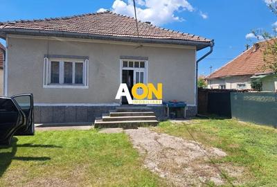 Casă traditională, 3 camere, 1766 mp teren, la asfalt, Vintu de Jos - 2