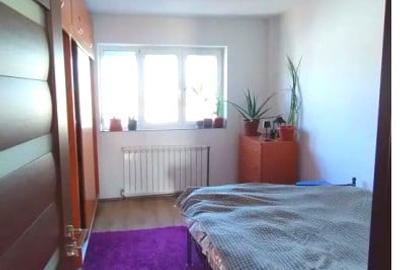 Centru- apartament 3 camere - 4