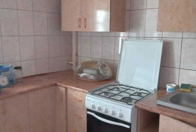 Apartament cu 3 camere decomandat în Sud