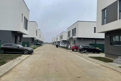 Casă cu 4 camere cu Teren 300 Mp în Tunari - 2