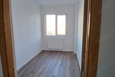 Apartament cu 3 camere decomandat în Vest