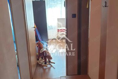 Apartament cu 3 camere de vanzare. Zona Micro 5 - 8