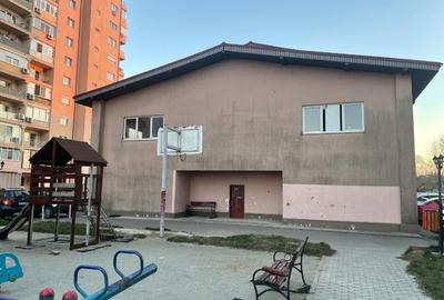 Spațiu comercial, de 1,500 mp, în Central - 3