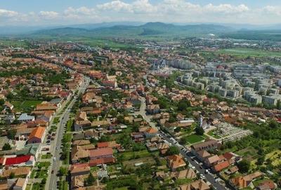 Teren intravilan, pe 5.800 mp, cu vedere frumoasa,in localitatea Reghin - 1