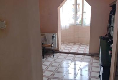 Apartament cu 3 camere decomandat în Rogerius - 2