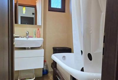 Apartament cu 2 camere decomandat, mobilat în Central