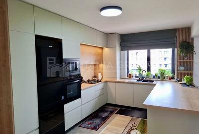 Apartament spatios si modern, cu 3 camere, 2 bai - zona Coresi