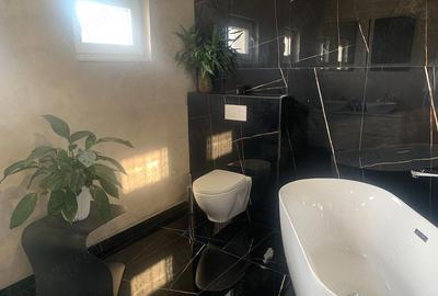 Casă cu Teren 250 Mp în Central - 2
