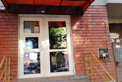 Spațiu comercial, de 18 mp, în Central - 4