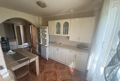 Apartament de 78 mp , 3 camere decomandat et.3/4 in Lapus (S