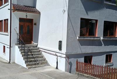 Inchiriez Apartamente 3 camere la vila termen lung minim 6 luni - 1