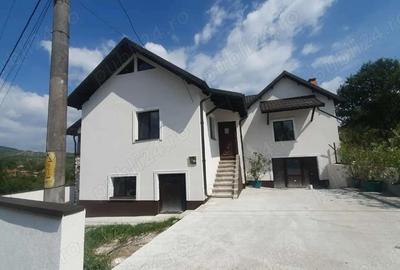 Vila de vanzare in comuna Valeni, judetul Dambovita - peisaj de vis, aer curat si liniste deplina - 1