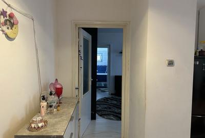 Apartament cu 3 camere semidecomandat în Calea București - 2