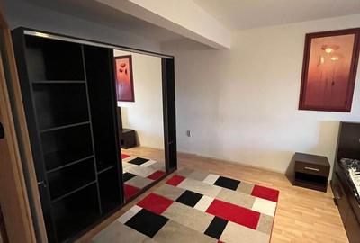 Garsonieră decomandată în Sud