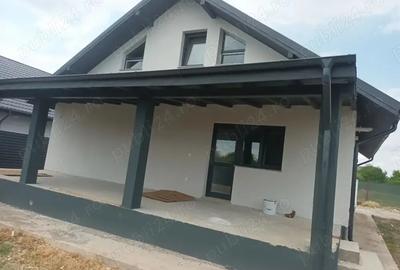 Casă cu 4 camere cu Teren 500 Mp în Holboca - 1