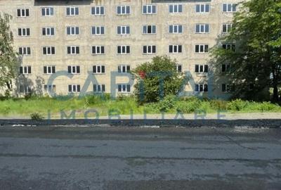 Bloc (camin nefamilisti) format din 70 de garsoniere