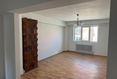 Apartament cu 3 camere decomandat în Central - 1