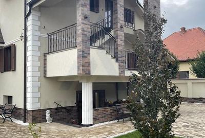 Casă cu 8 camere cu Canalizare în Central - 5