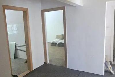 Vand apartament 4 cam cf 1 etajul 1 zona Micro 4