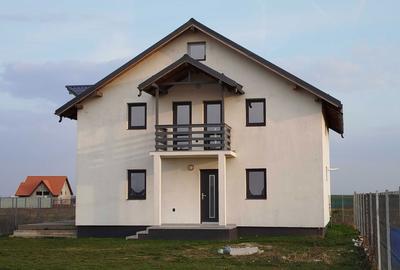 Casă cu 4 camere în Ghercești