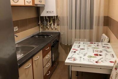 Garsonieră decomandată în Apărătorii Patriei