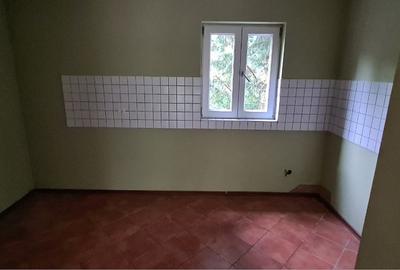 Casă cu 3 camere cu Teren 1640 Mp în Central - 9