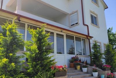 Casă cu 6 camere în Otopeni