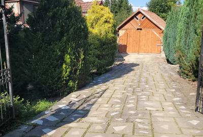 Casă cu 6 camere cu Teren 2600 Mp în Central - 2