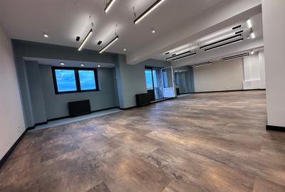 Renovat 2025 ! Vizibilitate maximă ! - 1