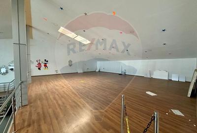 Spațiu comercial, de 1,400 mp, în Est - 11