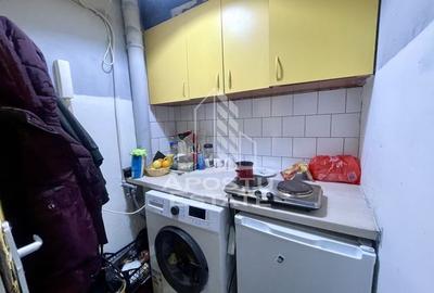 Garsoniera la etajul 2, mobilata, zona Complexului Studentesc - 2