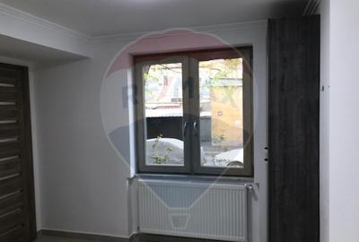 Spațiu comercial, de 50 mp, în Central - 9