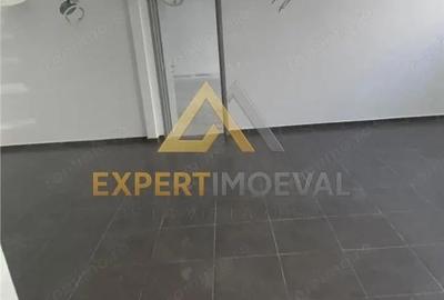Spațiu comercial, de 135 mp, în Central - 8