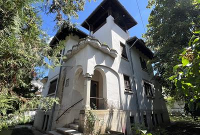 Casă cu 7 camere în Domenii