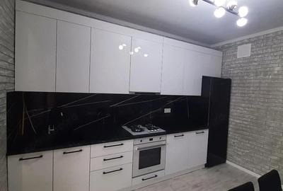 Garsonieră decomandată în Roșu