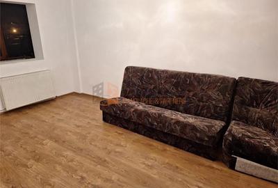 Apartament cu 3 camere decomandat în 1 Decembrie