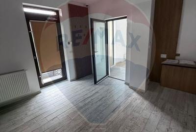 Spațiu comercial, de 169 mp, în Central - 6