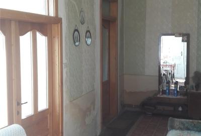 Casă cu 5 camere cu Teren 1600 Mp în Central - 4