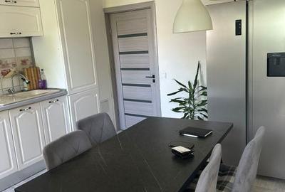 Apartament cu 3 camere decomandat în 1 Mai - 3