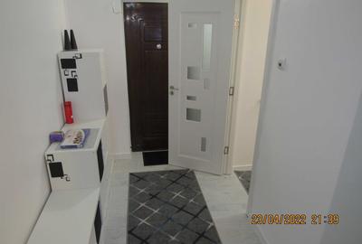 Apartament cu 3 camere semidecomandat în 1 Decembrie 1918