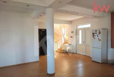 Casa spa?ioasa, cu beci, pod mansardabil ?i utilita?i - 2