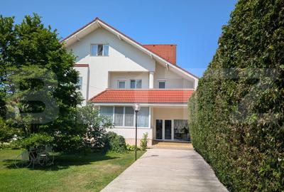 Vila de lux de vanzare, 15 camere, 550 mp, zona Micro 6, comision 0% - 2