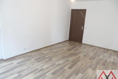 Apartament cu 4 camere semidecomandat în Berceni - 2