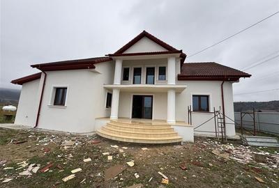 Casă individuală cu 4 camere în Odobești