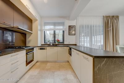 Casă cu 5 camere cu Canalizare în Pipera