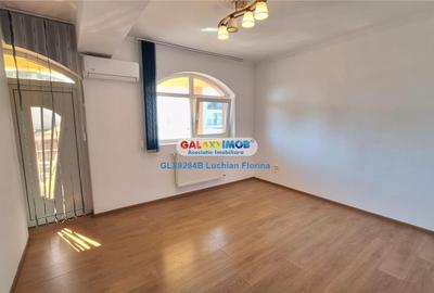 Apartament cu 3 camere semidecomandat, mobilat în Apărătorii Patriei