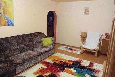 Vand apartament 3 camere, str. Rosiorilor - 1