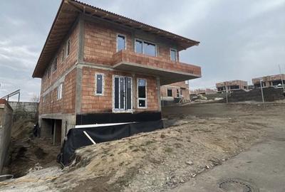 Casă cu 4 camere în Dâmbul Rotund - 6